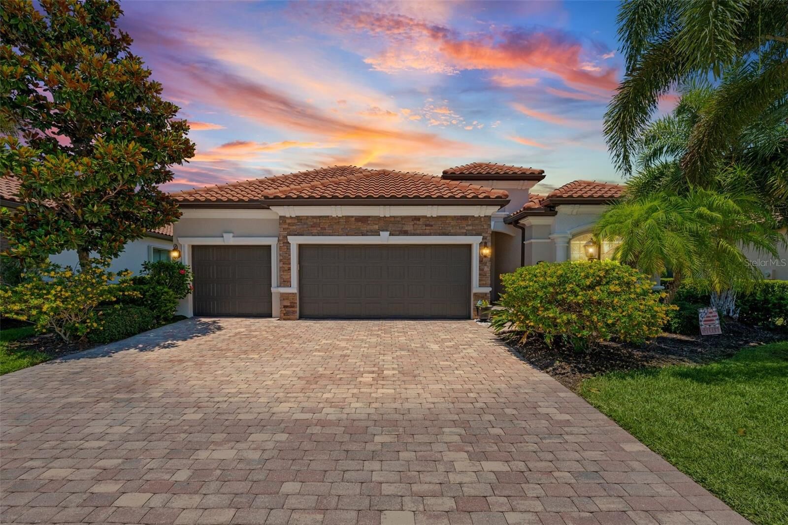 Property Photo:  13211 Ramblewood Trail  FL 34211 