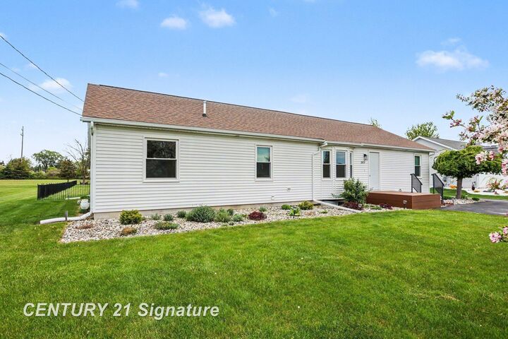 Property Photo:  2921 E Fisher Road  MI 48607 