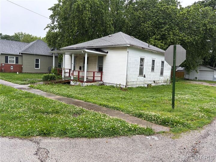 Property Photo: 1425 N Madison Street IL 62056