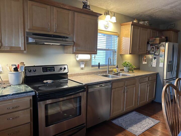 Property Photo:  2516 Skyline Drive  ND 58703 