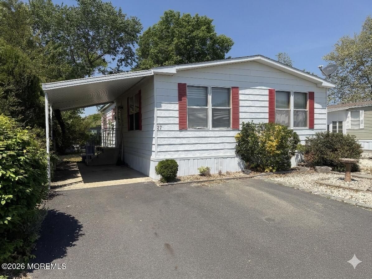 Property Photo:  27 Hearth Way  NJ 08755 