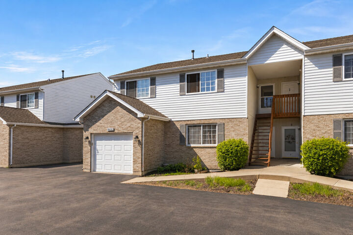 Property Photo:  965 Constance Lane G  IL 60178 