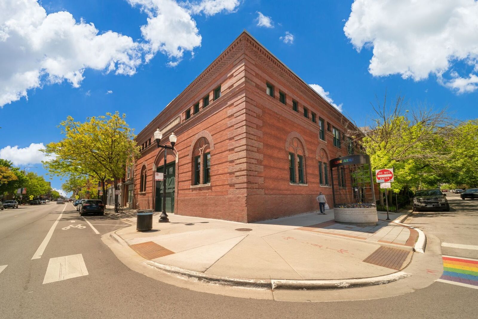 Property Photo: 811 W Aldine Avenue 6S IL 60657