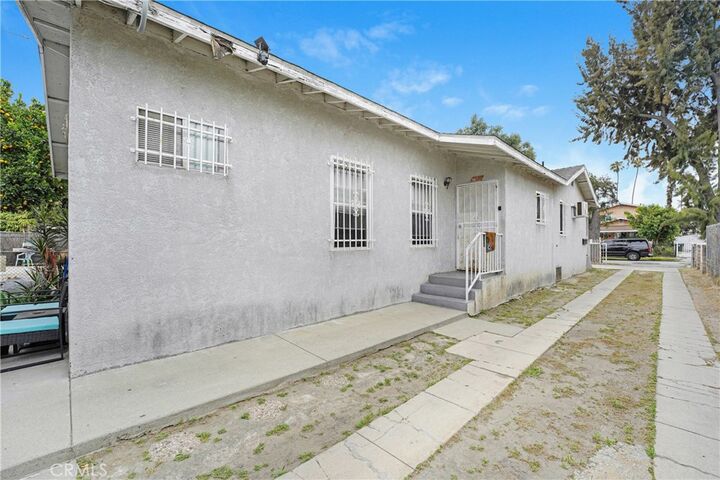 Property Photo:  219 E 76th  CA 90003 