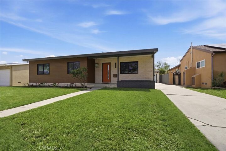 Property Photo:  2260 Gondar Avenue  CA 90815 