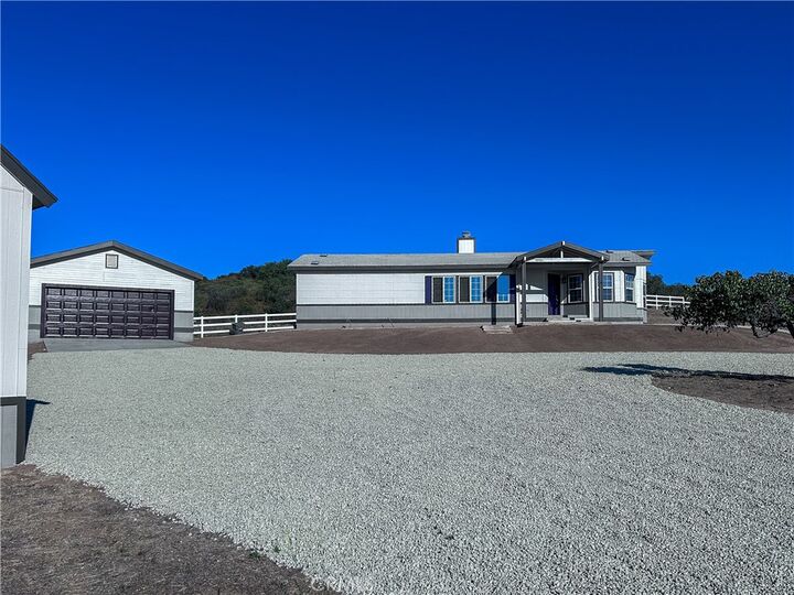 Property Photo:  40705 Calle Vecina  CA 92592 