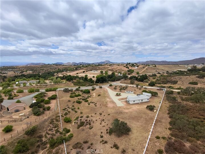 Property Photo:  40705 Calle Vecina  CA 92592 