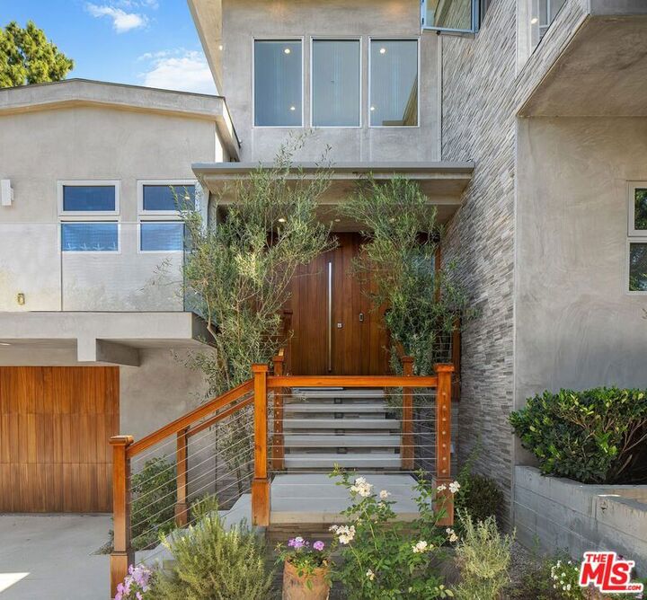 Property Photo:  13611 Bayliss Road  CA 90049 