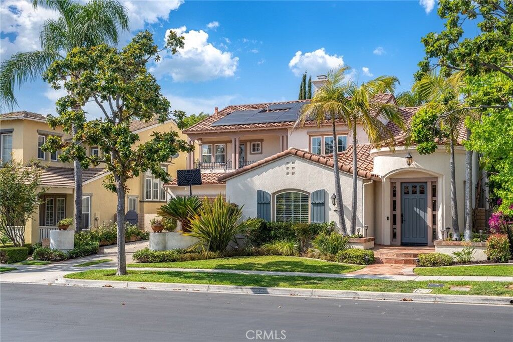 Property Photo: 7 Bayleaf Ln CA 92620