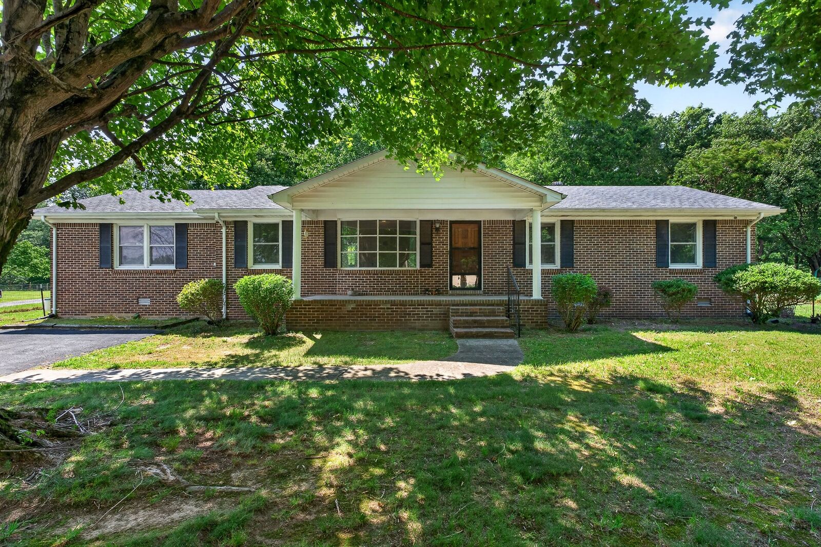 Property Photo:  2818 Blue Springs Rd  TN 37166 