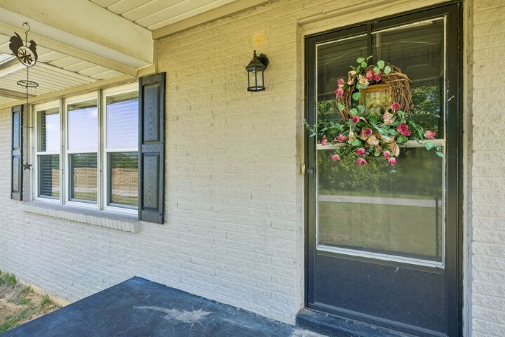 Property Photo: 8997 Holmes Creek Rd TN 37166
