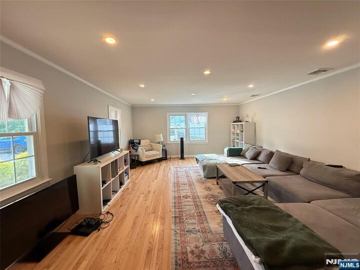 Property Photo:  193 Midland Avenue 1st Fl  NJ 07652 