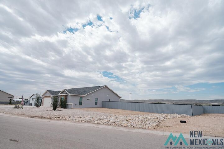 Property Photo: 823 Calamity Jane Drive NM 88220