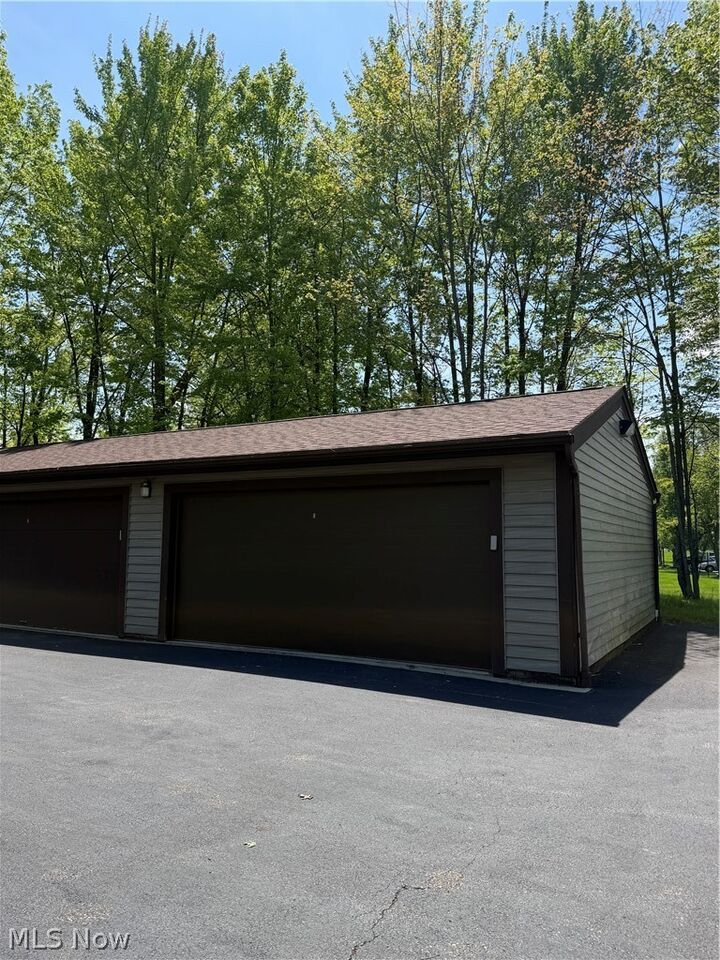 Property Photo: 810 Nob Hill Drive 4 OH 44446