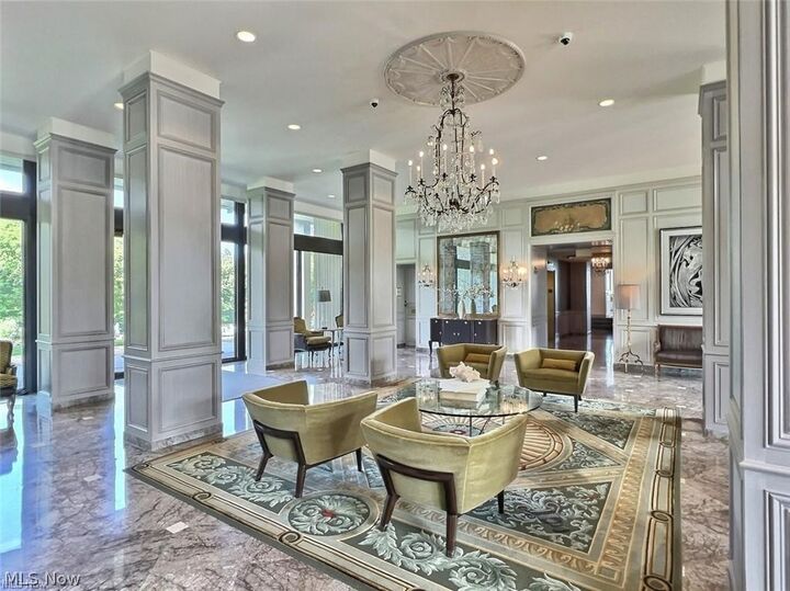 Property Photo:  2 Bratenahl Place 2D  OH 44108 