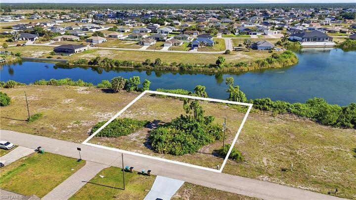 Property Photo:  527 NW 24th Ter  FL 33993 