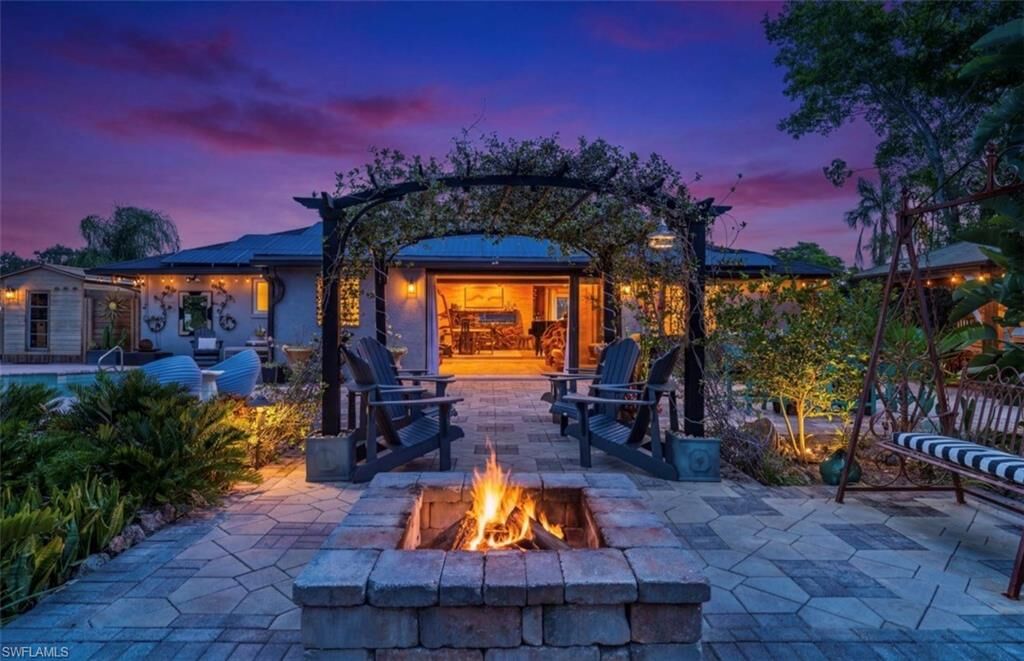 Property Photo:  38 Willoughby Dr  FL 34110 