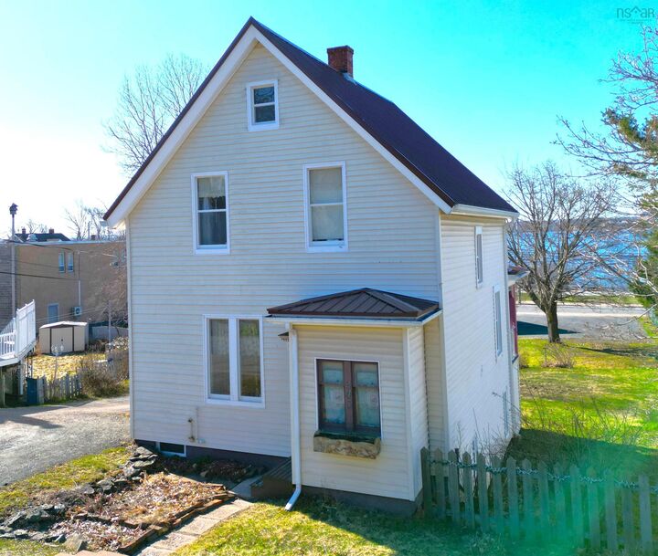 Property Photo:  245 High Street  NS B0K 1H0 