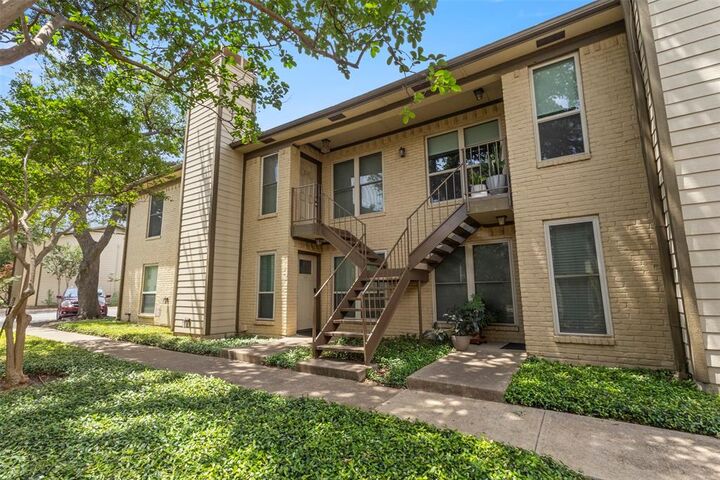 Property Photo: 10650 Steppington Drive 211 TX 75230