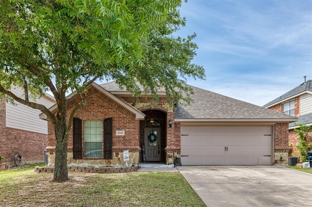 Property Photo:  4945 Wild Oats Drive  TX 76179 
