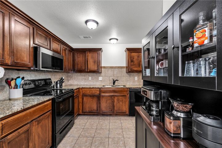 Property Photo:  1203 W Cunningham Avenue  AR 72758 