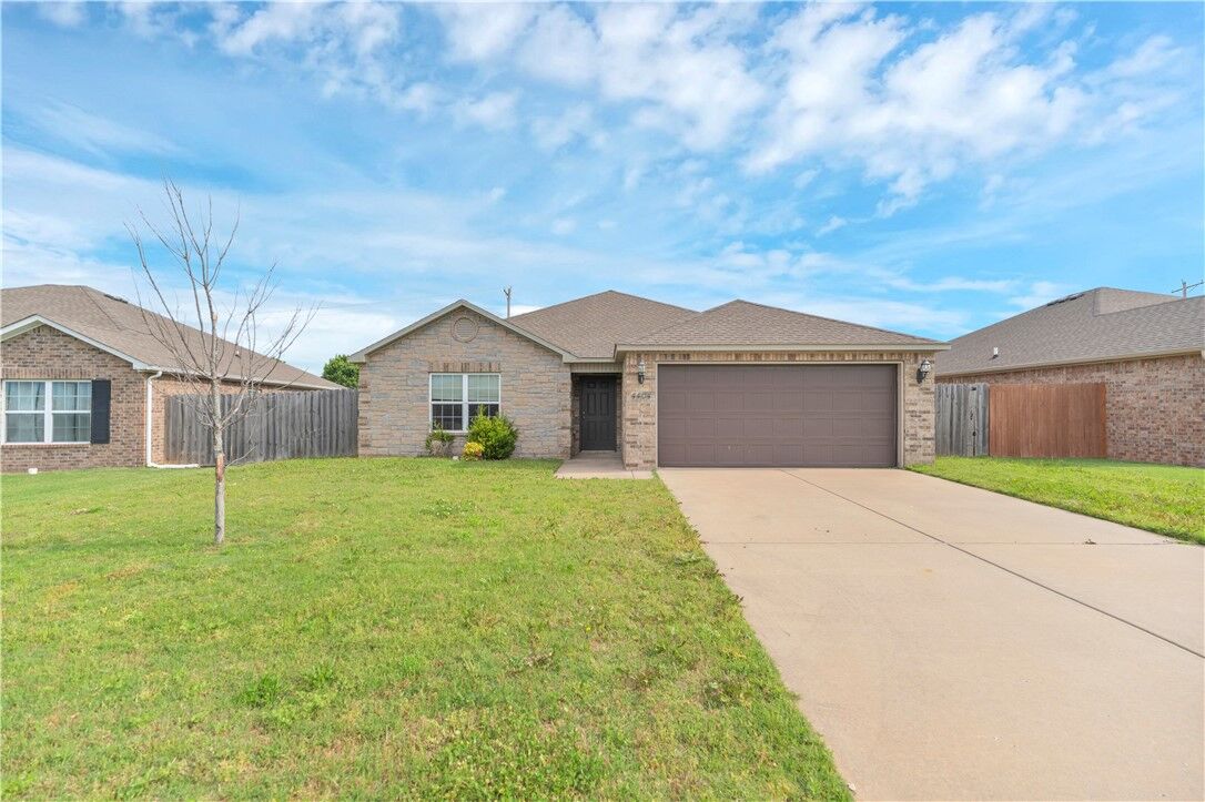 Property Photo:  4404 SW Comstock Avenue  AR 72713 