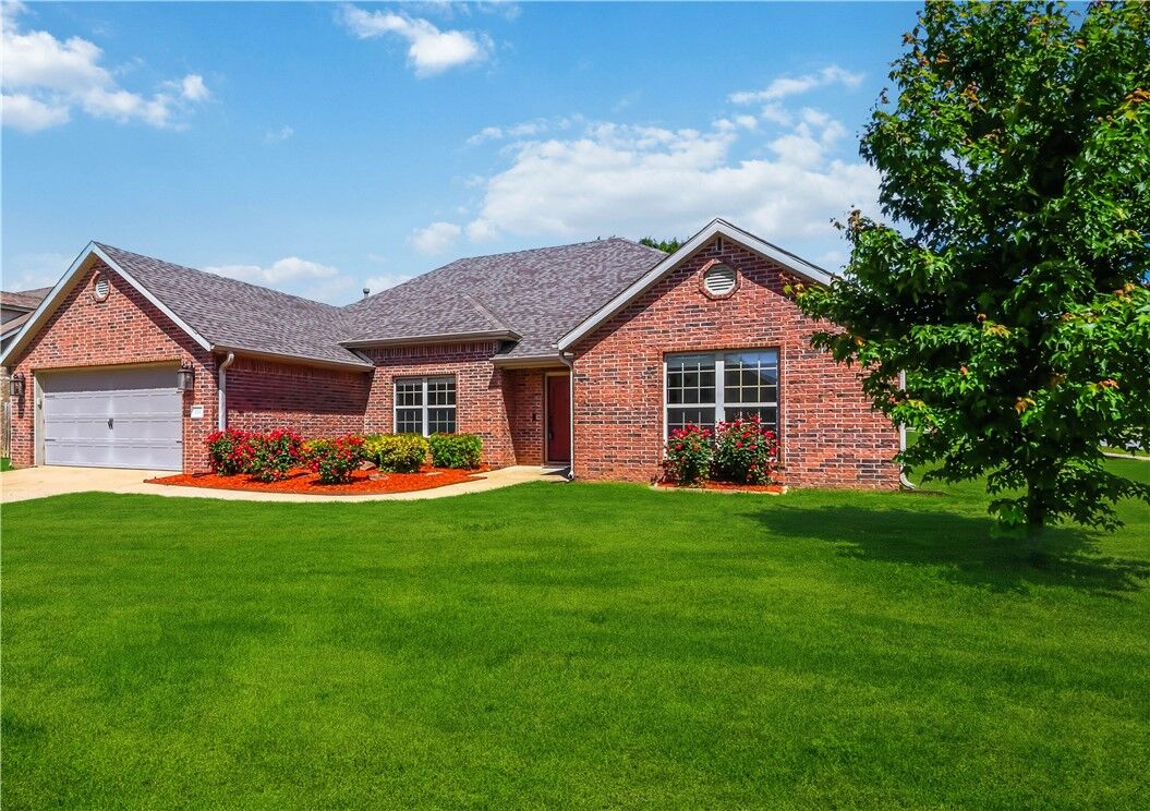 Property Photo:  536 N Fox Meadows Lane  AR 72704 