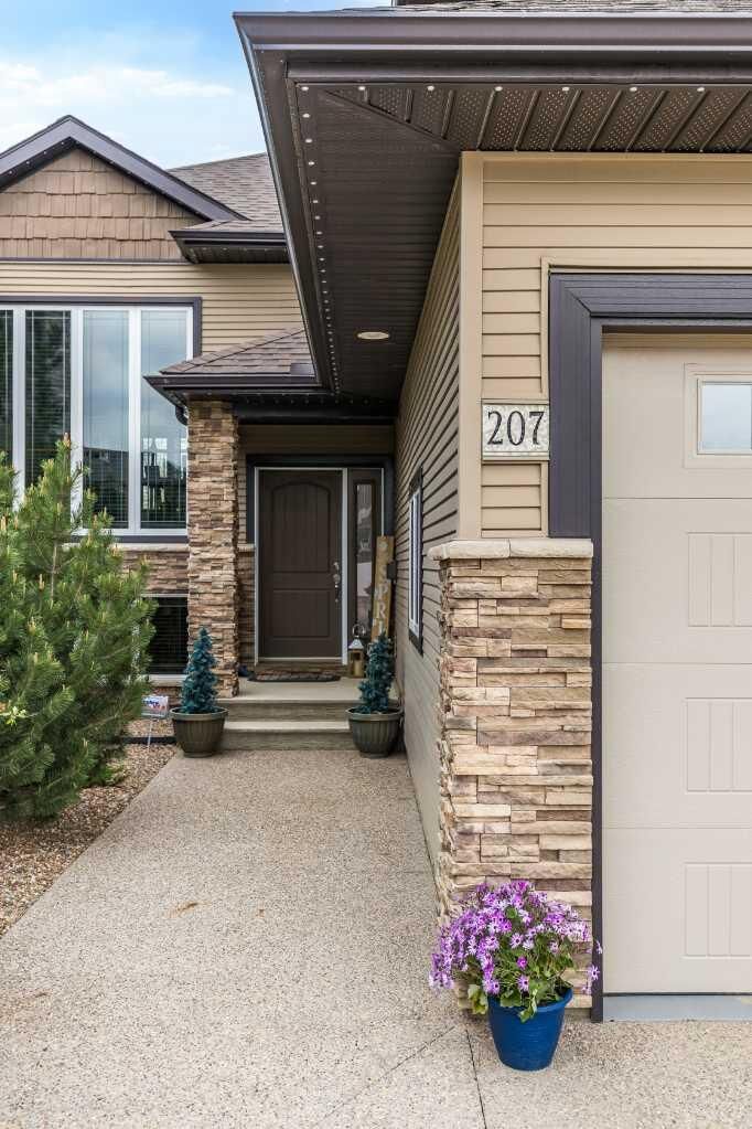 Property Photo:  207 Hamptons Way SE  AB T1B 0E1 