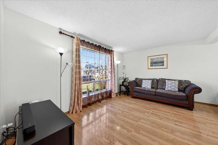 Property Photo:  124 Martinwood Court NE  AB T3J 3H2 