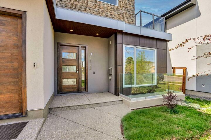 Property Photo: 2505 21 Street SW AB T2T 5A9