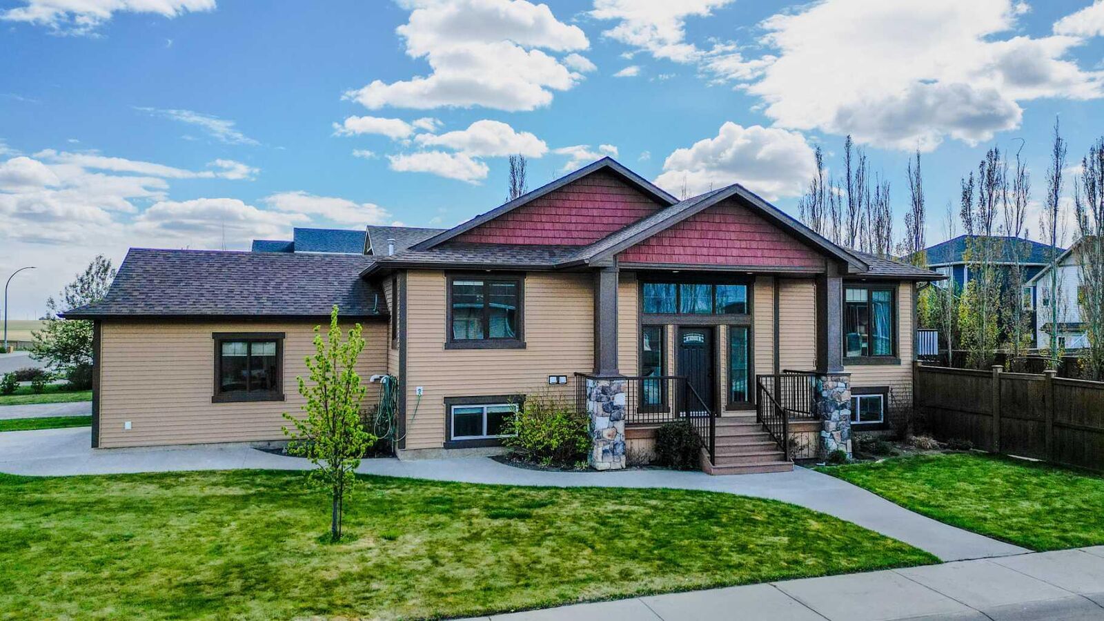Property Photo:  402 11 Street  AB T0L 1S0 