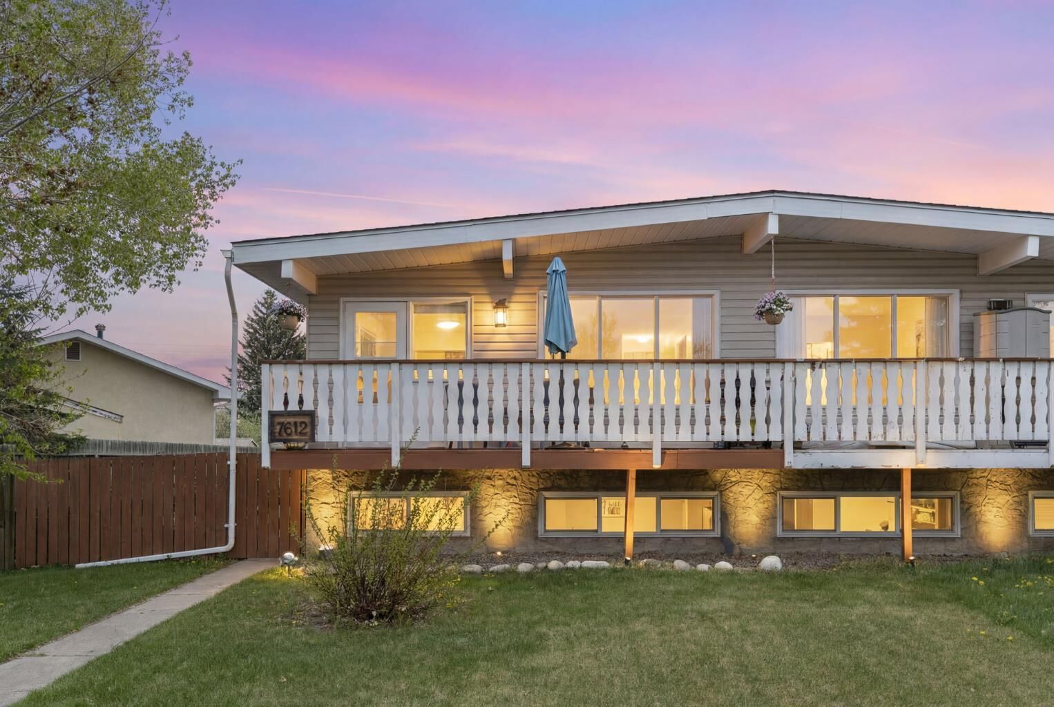 Property Photo:  7612 35 Avenue NW  AB T3B 1T5 