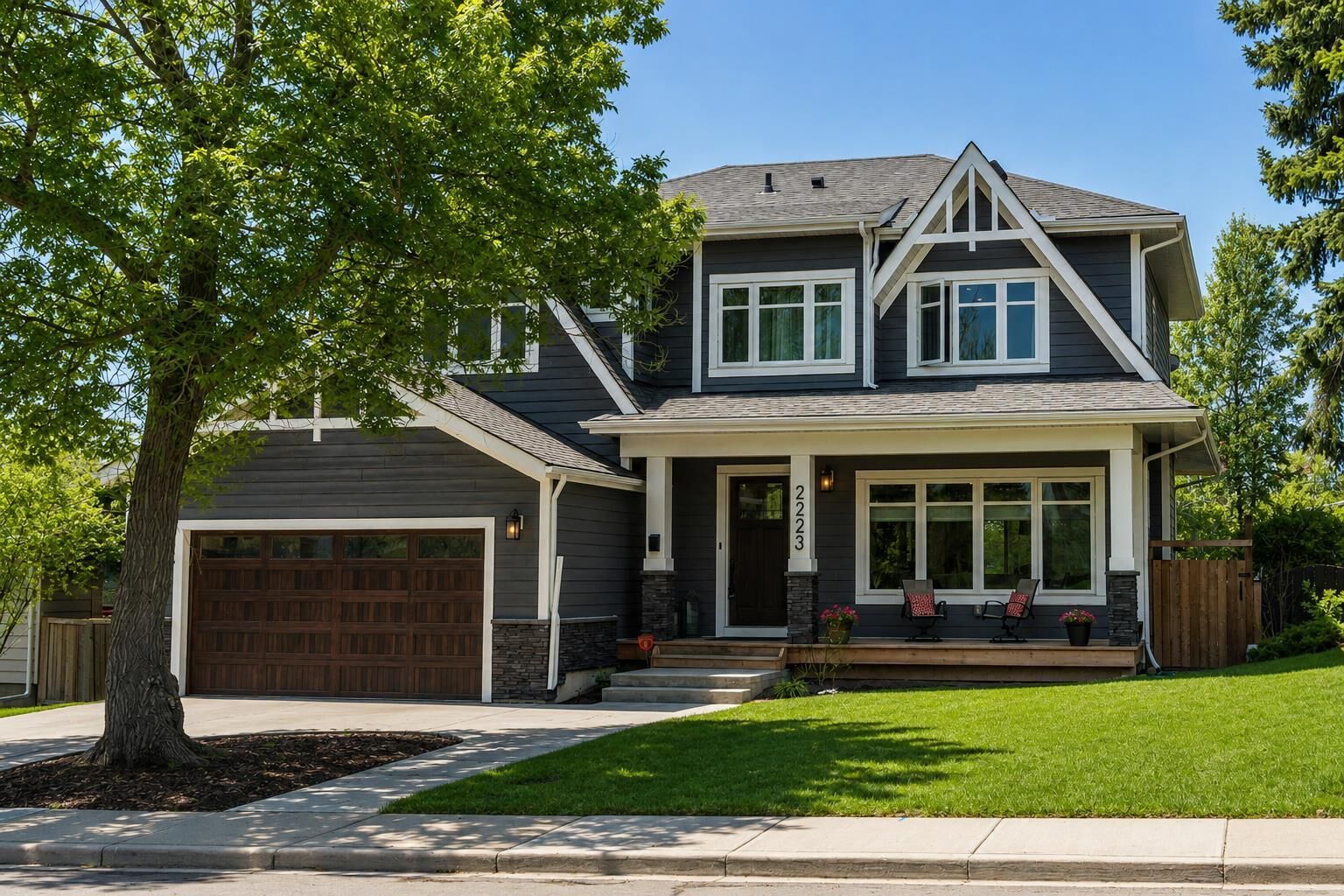 Property Photo:  2223 Glenwood Drive SW  AB T3E 3Y7 
