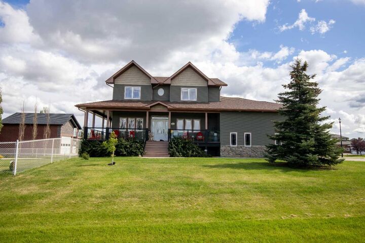 Property Photo:  7726 Saxony Road  AB T8X 0G4 