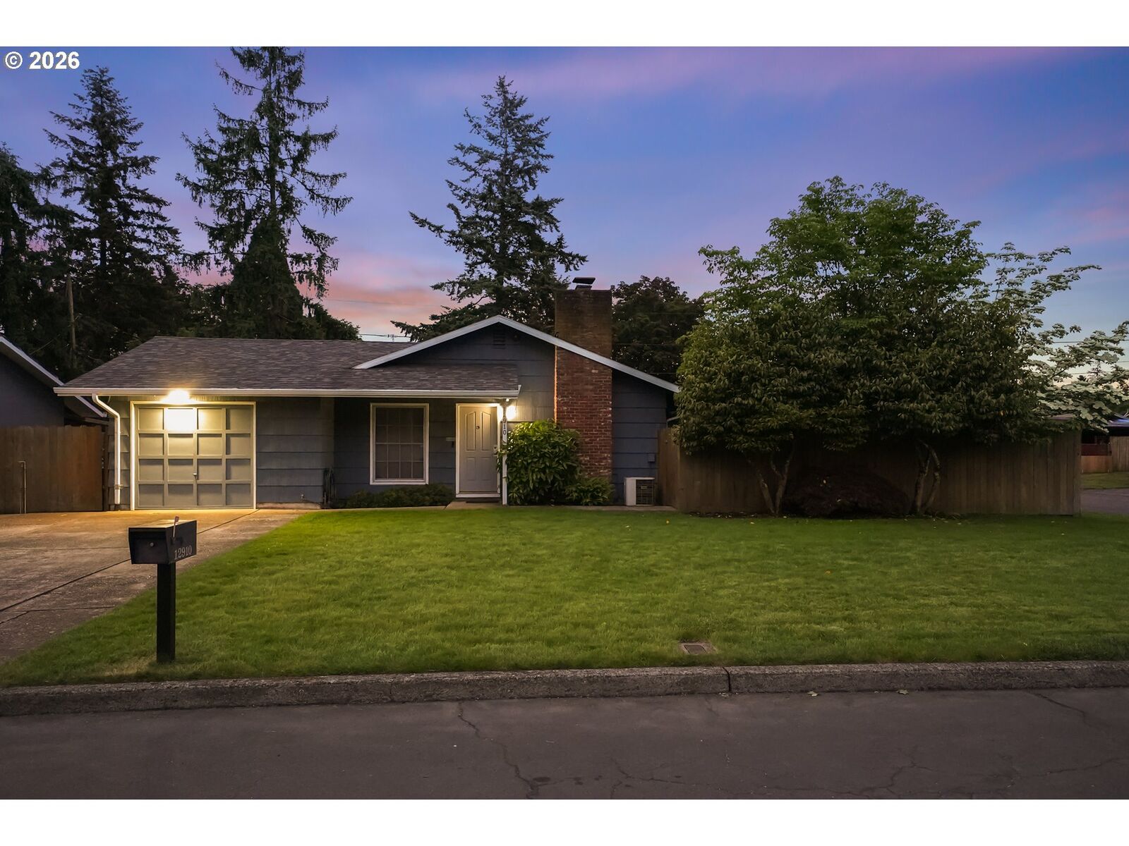 Property Photo: 12910 SE Center St OR 97236
