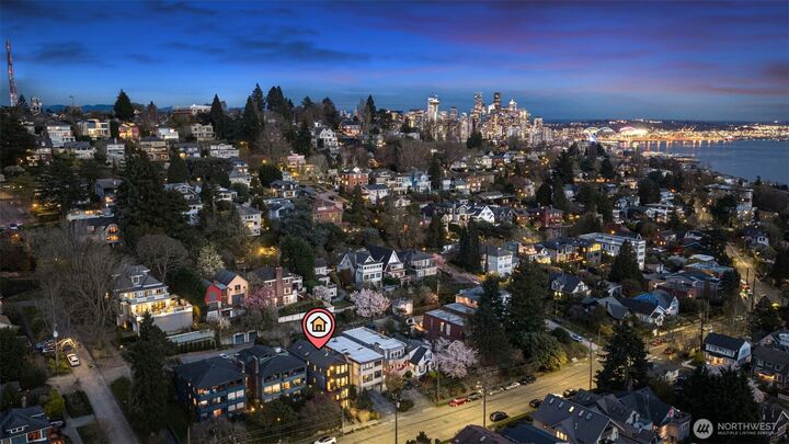 Property Photo: 1524 10th Avenue W WA 98119