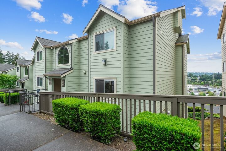 Property Photo: 3815 SE 131st Lane SE H-16 WA 98006