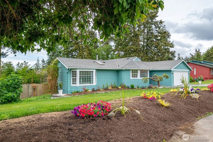 Property Photo:  1974  Fiver Place  WA 98277 
