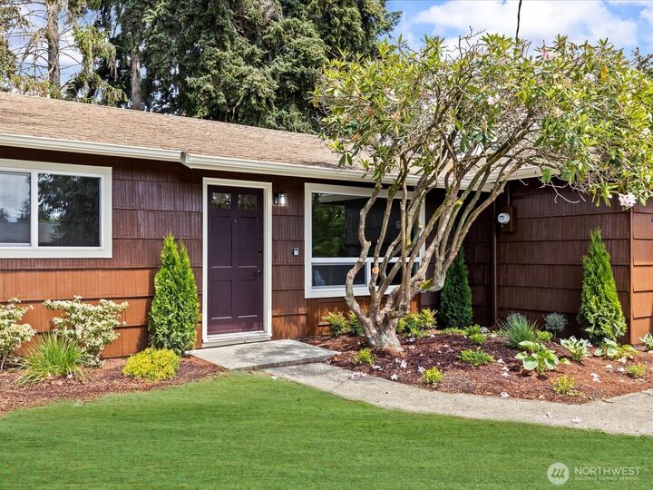 Property Photo: 418 S 190th Street WA 98148