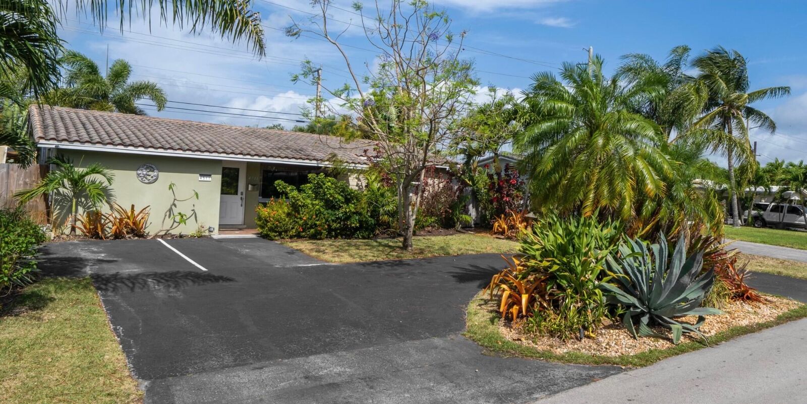 Property Photo:  4511 NE 13th Avenue  FL 33334 
