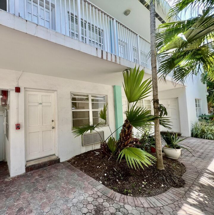 Property Photo:  901 Meridian Avenue 103  FL 33139 