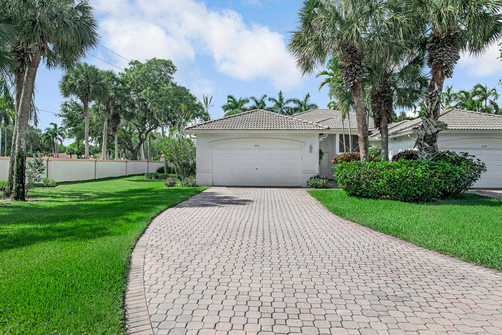 Property Photo: 9543 Crescent View Drive N FL 33437