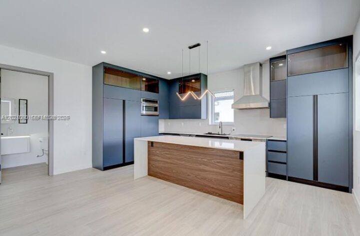 Property Photo:  3954 SW 137th Ct 3954  FL 33175 