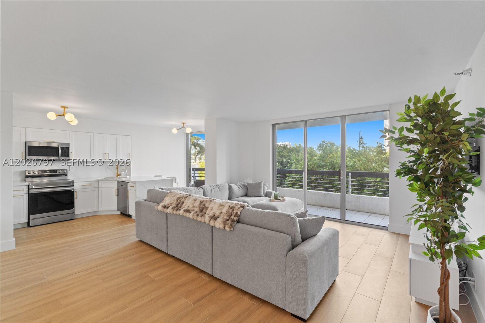 Property Photo: 19101 NE 36th Ct 402 FL 33180