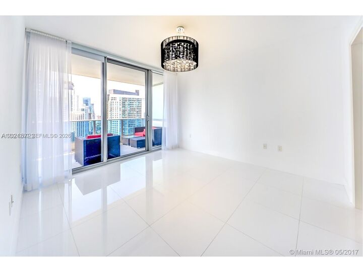 Property Photo:  200 Biscayne Boulevard Way 3404  FL 33131 