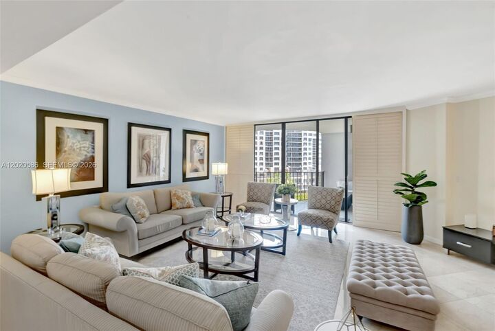 Property Photo:  520 Brickell Key Dr A914  FL 33131 
