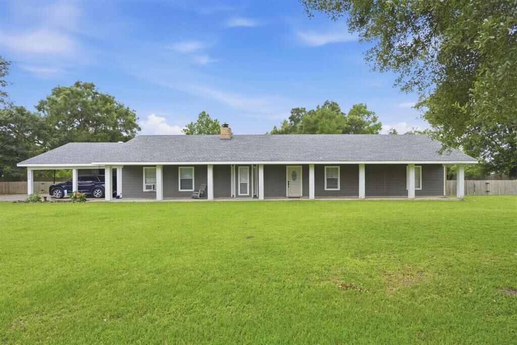 Property Photo: 7606 Tangueray Road LA 70607