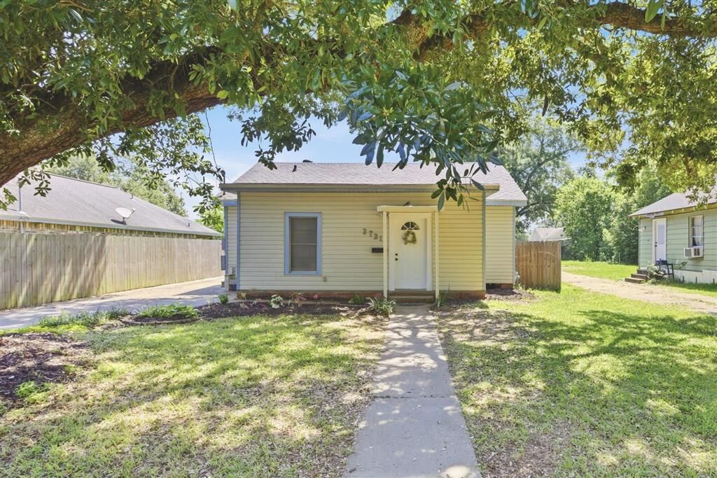 Property Photo: 2721 Louisiana Avenue LA 70601