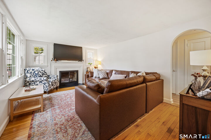 Property Photo:  690 Forest Street  CT 06118 