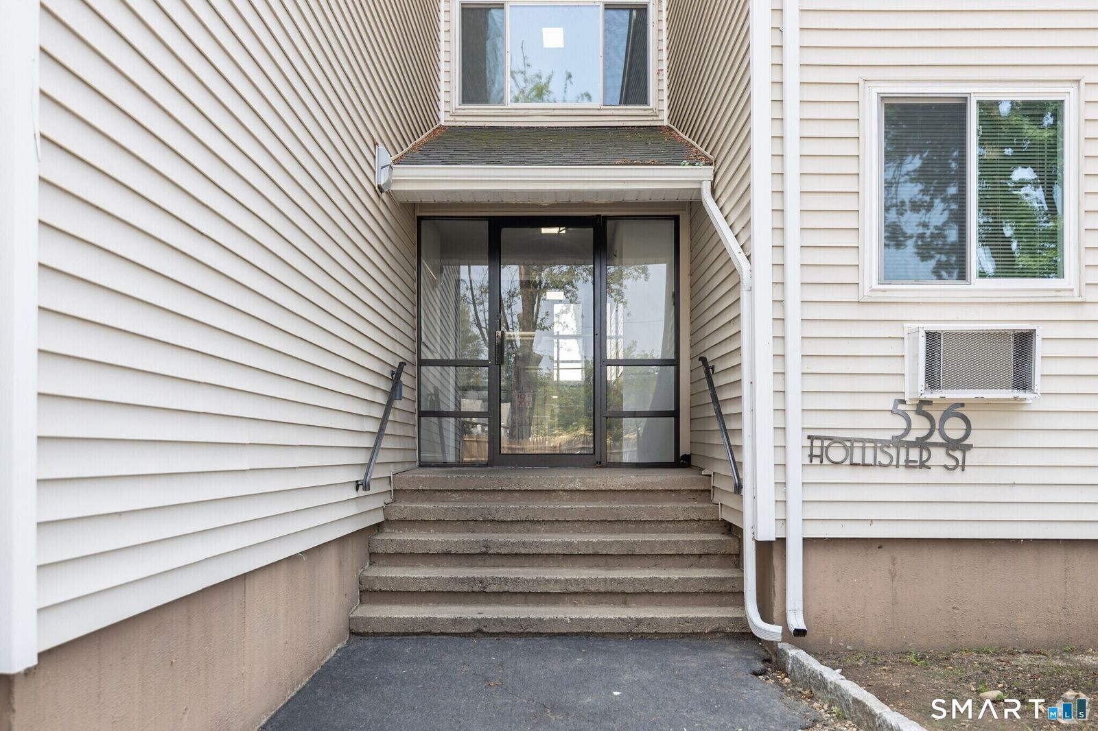 Property Photo:  446 Hollister Street A16  CT 06615 